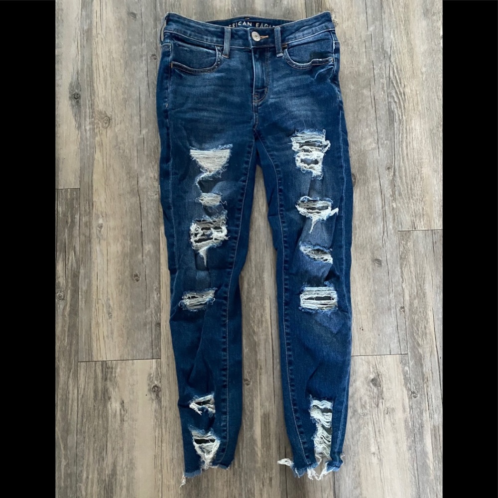 AE RIPPED NAVY JEANS